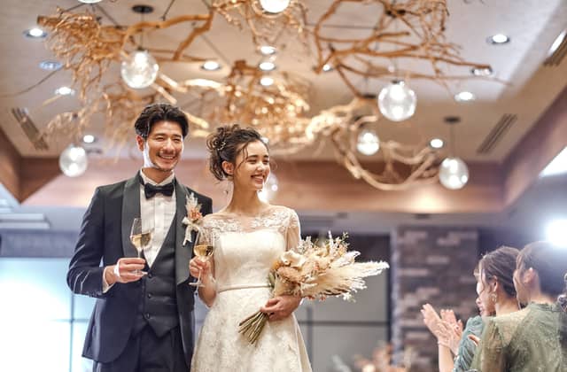 【公式】ルリアン大阪(ベルクラシック空港)|関西唯一のドライフラワーが広がる結婚式場|北摂・大阪空港