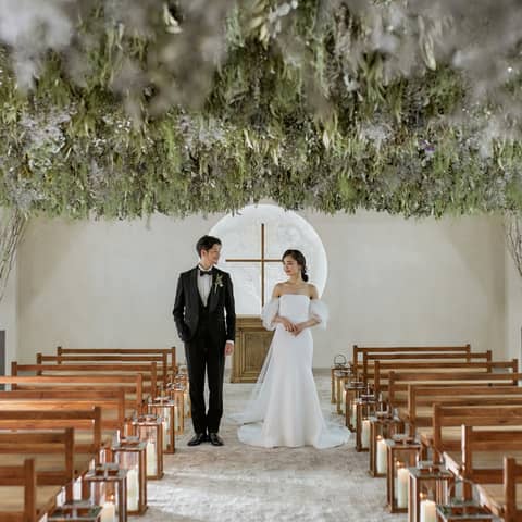 【公式】ルリアン大阪(ベルクラシック空港)|関西唯一のドライフラワーが広がる結婚式場|北摂・大阪空港