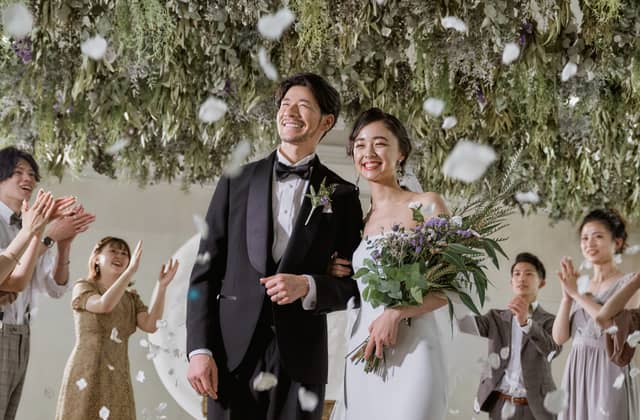 【公式】ルリアン大阪(ベルクラシック空港)|関西唯一のドライフラワーが広がる結婚式場|北摂・大阪空港
