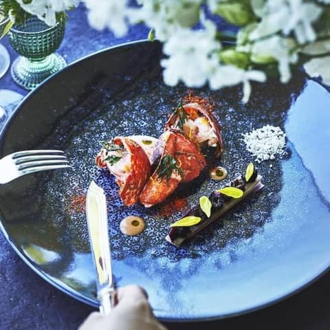 W the style of wedding