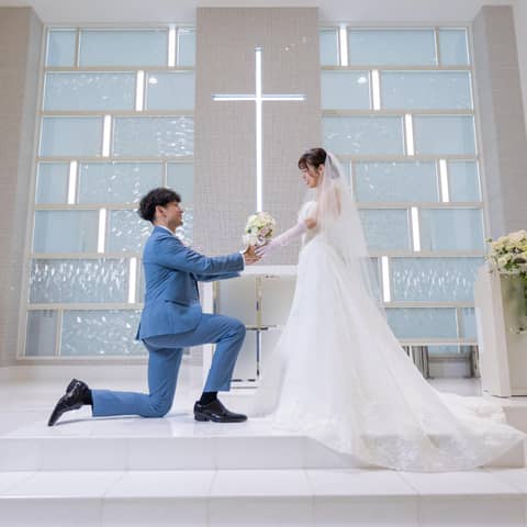 白薔薇のチャペルで行うロマンチックなプロポーズ♪