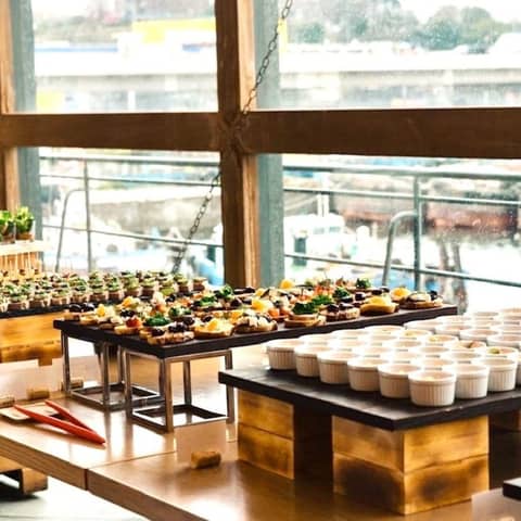 【会費1,5万円で1,5次会】持ち込み無料、豪華ビッフェで贅沢貸切空間