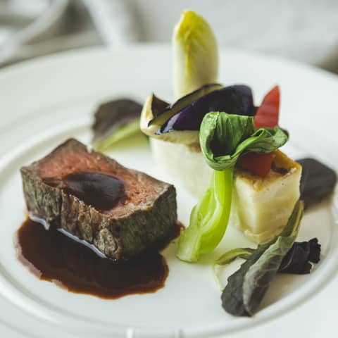 【顔合わせ】料理評価5.0満点★予約殺到の美食レストランで自然と笑顔に