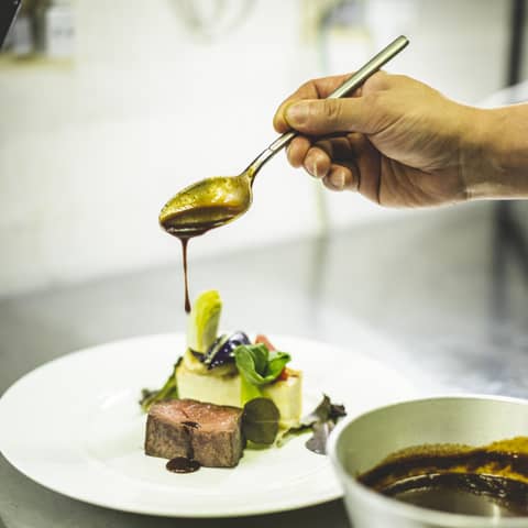 【顔合わせ】料理評価5.0満点★予約殺到の美食レストランで自然と笑顔に