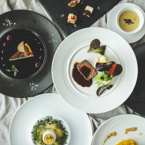 【顔合わせ】料理評価5.0満点★予約殺到の美食レストランで自然と笑顔に