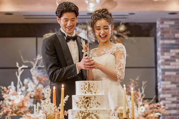 【公式】ルリアン大阪(ベルクラシック空港)|伊丹空港近くの完全貸切&全天候型結婚式場