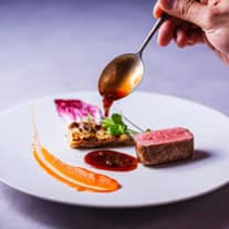 【来館特典】国産牛＆オマール海老の豪華フルコース試食＆パティシエ特製スイーツをご用意！