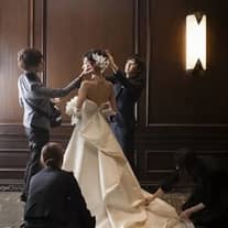 スタイリストによる新郎新婦ドレッシングを優待価格でご案内