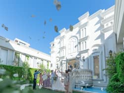 ラ・セーヌブランシュ オープンエアのガーデンパティオでは、バルーンセレモニーなどが可能です