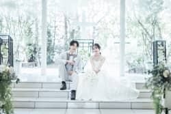 ラ・セーヌブランシュ 可愛らしいデザインから、エレガントでシックな装いまで、様々なテイストのドレスを取り揃えております