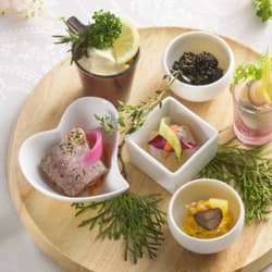 青森の結婚式場なら モルトン迎賓館 青森｜ウエディング・結婚式 【シャンドフルール】旬の食材や県産品を活かし、結婚式の日にふさわしい華やかさのある彩り豊かなコース。