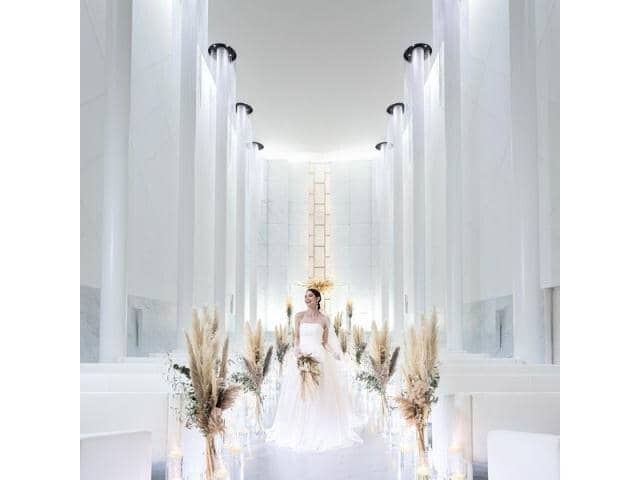 W the style of wedding