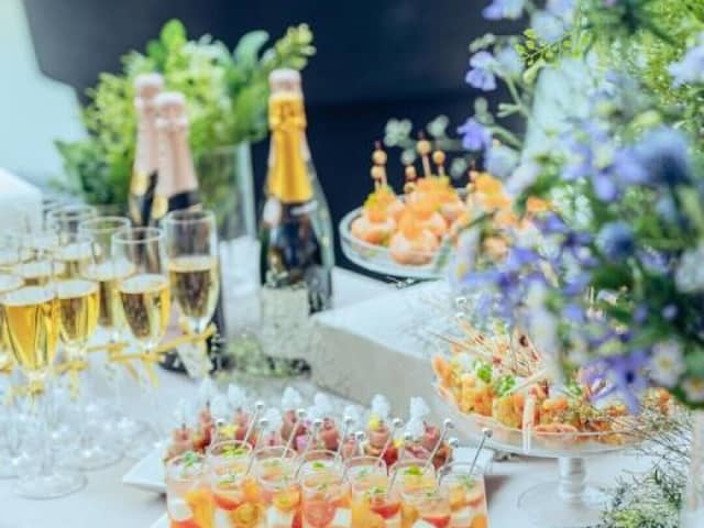 W the style of wedding