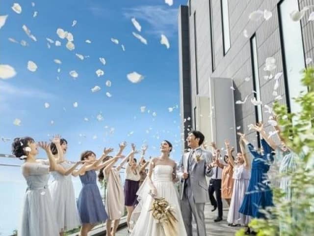 W the style of wedding