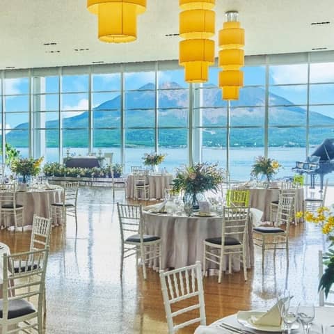 W the style of wedding