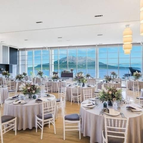 W the style of wedding