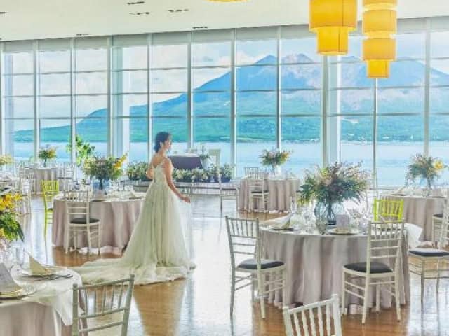 W the style of wedding