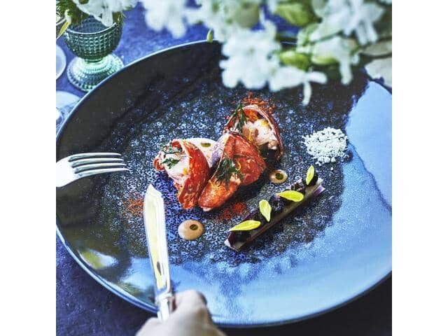 W the style of wedding