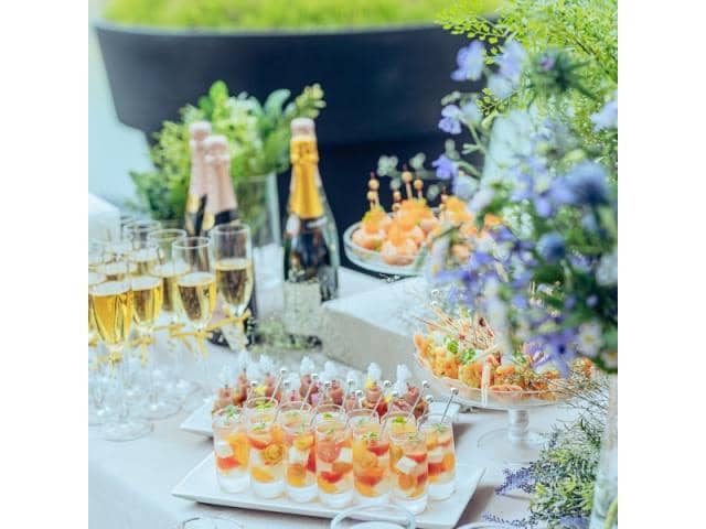 W the style of wedding