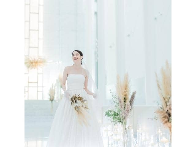 W the style of wedding