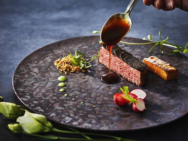 W the style of wedding