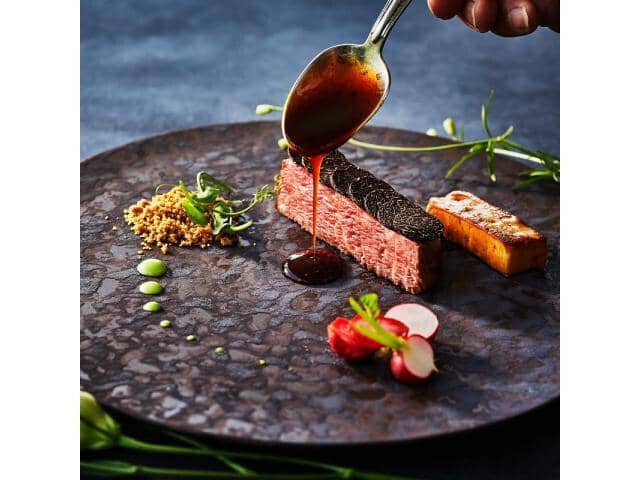 W the style of wedding