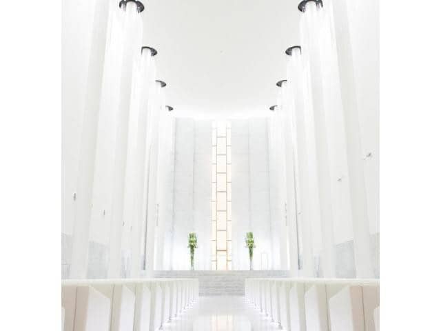 W the style of wedding