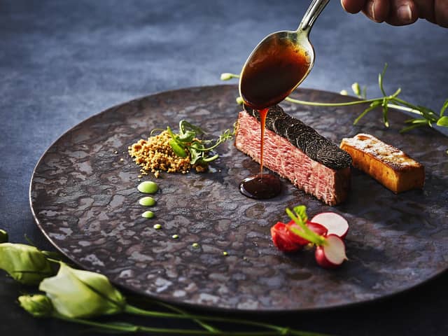 W the style of wedding