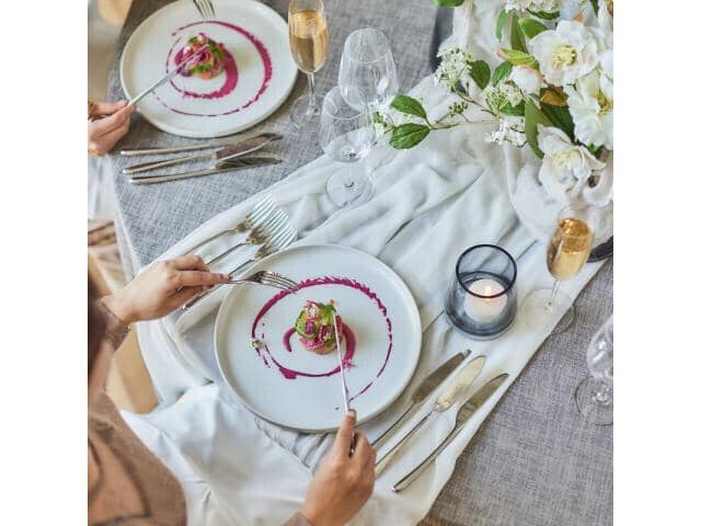 W the style of wedding