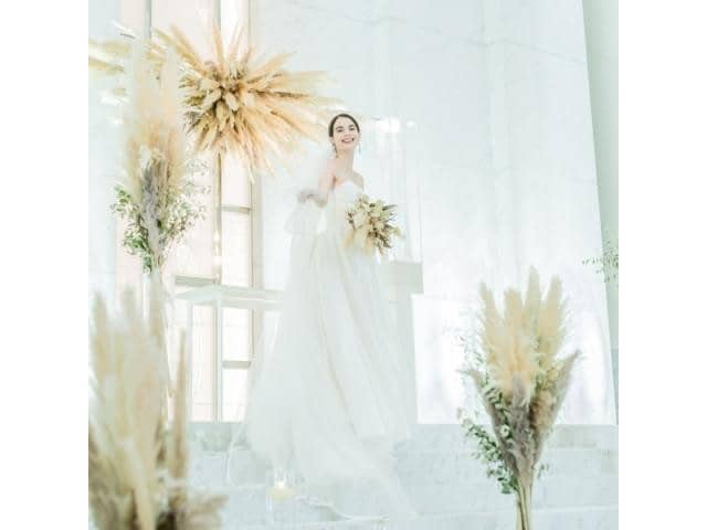 W the style of wedding