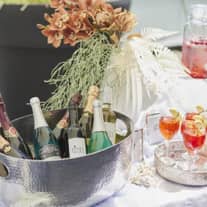 W自慢の種類豊富なカクテルで最高のおもてなし!