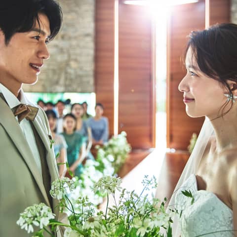 【挙式フォトプラン】家族や親しい方に囲まれた結婚式を叶えるプラン