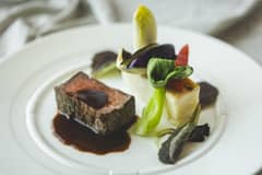 【顔合わせ】料理評価5.0満点★予約殺到の美食レストランで自然と笑顔に