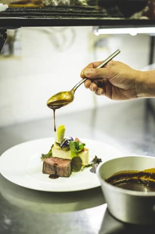 【顔合わせ】料理評価5.0満点★予約殺到の美食レストランで自然と笑顔に