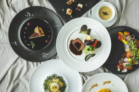 【顔合わせ】料理評価5.0満点★予約殺到の美食レストランで自然と笑顔に